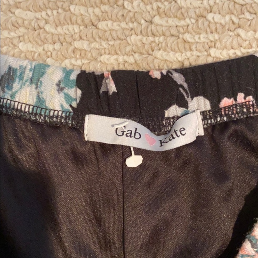 Gab & Kate Ruffle Floral Shorts - Picture 2 of 3